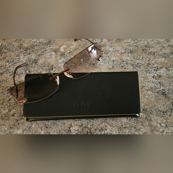 Fendi Sunglasses in shiny bronze Model FS258 - Picture 3 of 6